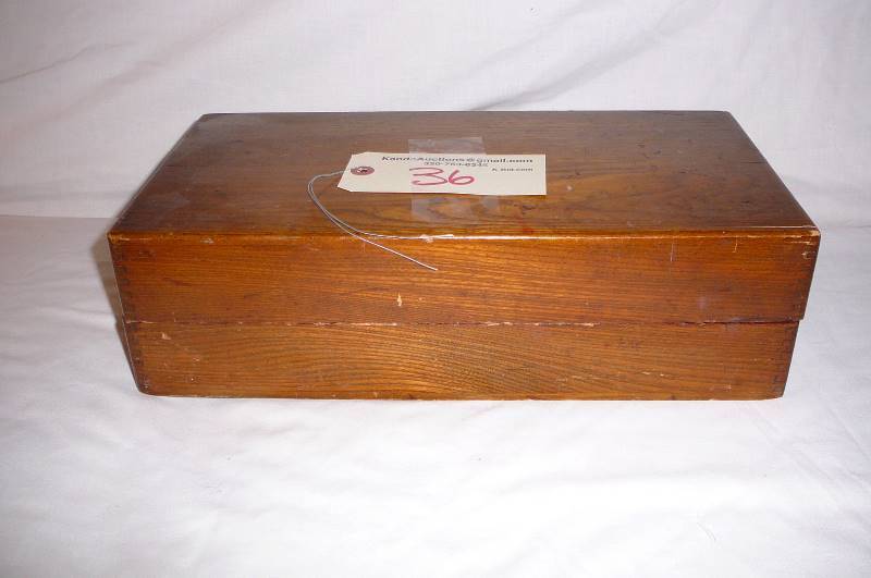 lot 36 image: Vintage wooden box