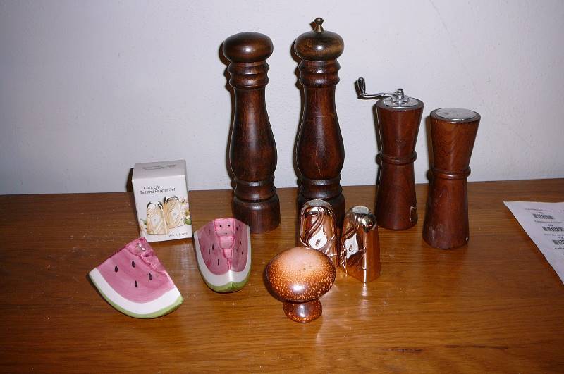 lot 70 image: Lot of Salt & Pepper Shakers