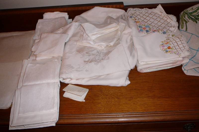 lot 78 image: Lot of Linens, Table cloth, Made in Belgium (Nice)