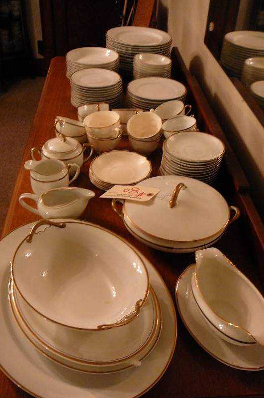 lot 80 image: Set of Dishs