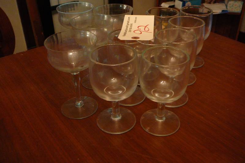 lot 92 image: Lot of wine glasses