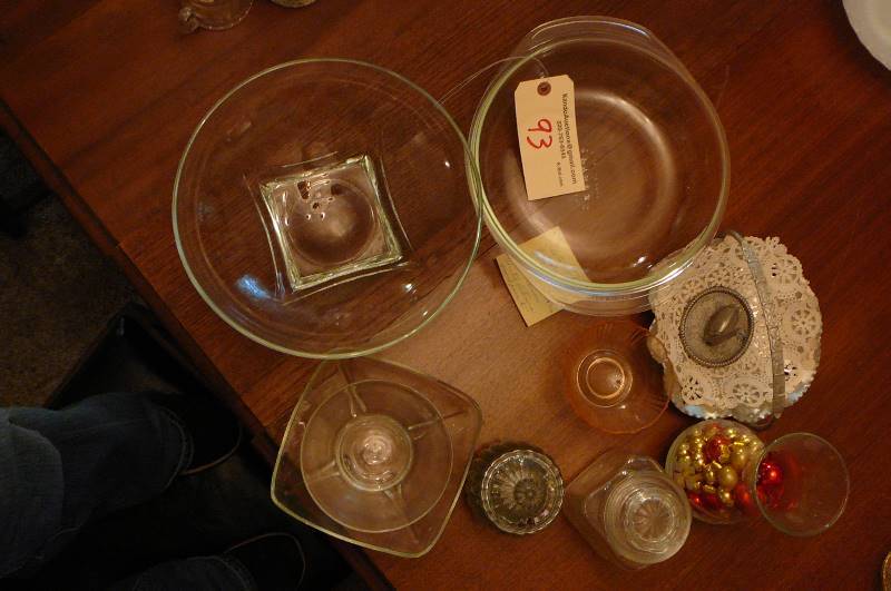 lot 93 image: Lot of Misc. bowls and Pyrex glass bowls