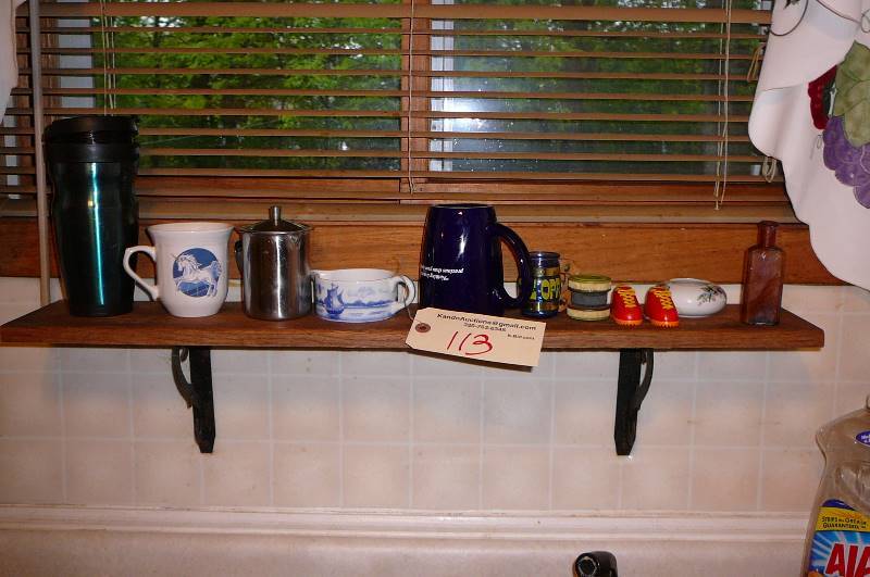 lot 113 image: Misc. items Coffee cups, Dcor items