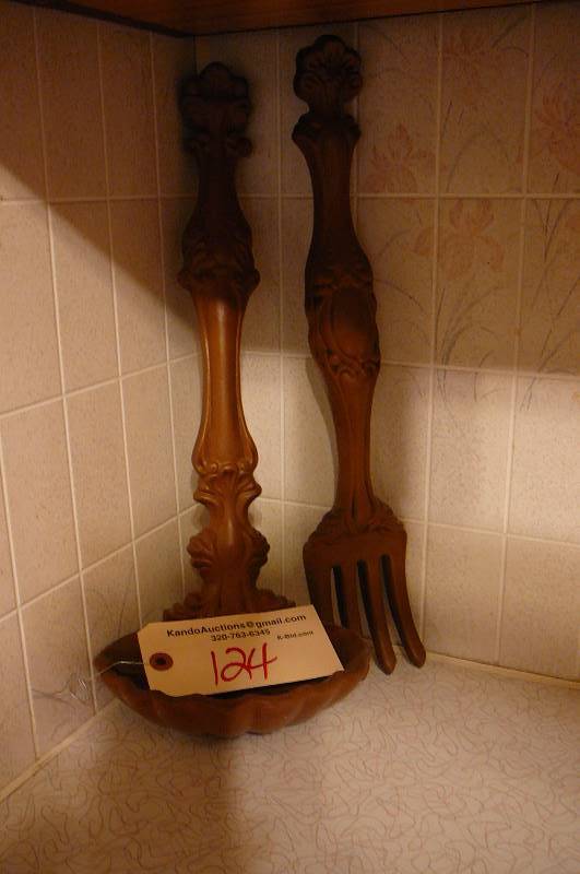 lot 124 image: Spoon & Fork home dcor