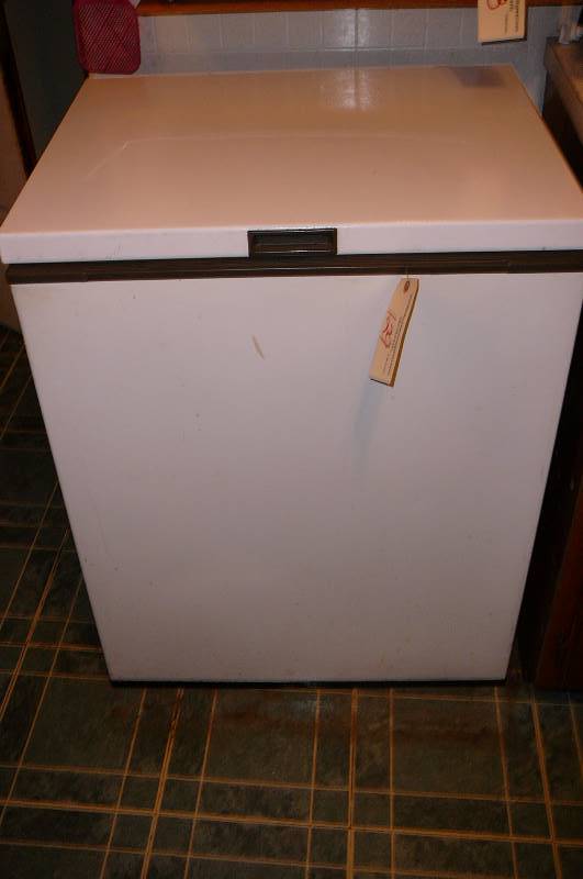 lot 129 image: Chest Freezer