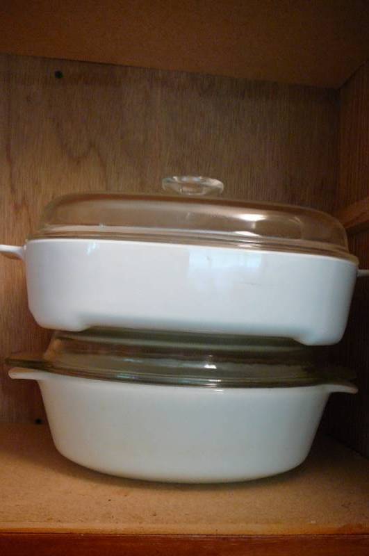 lot 141 image: Glass bowls & oven dish