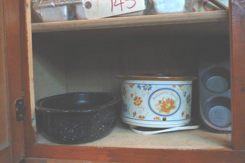 lot 144 image: Premium saltine tin, roaster, muffin tins, crock pot