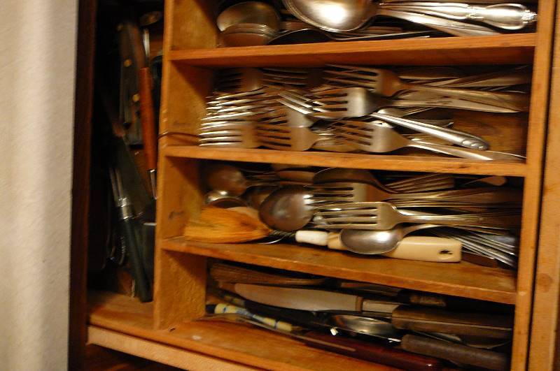 lot 160 image: Lot of Silverware, Sheffield, Rogers company, 1847 Rogers Bro, Wm Rogers Company and unmarked