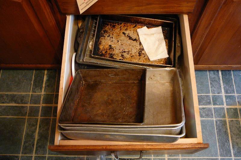 lot 161 image: Lot of cake pans and covers