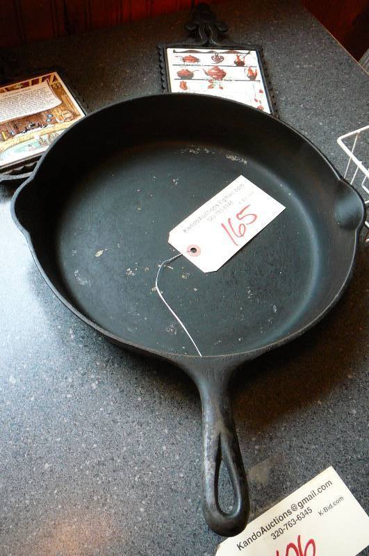 lot 165 image: Cast Iron #11 pan Griswald, 2 Decorative plaques