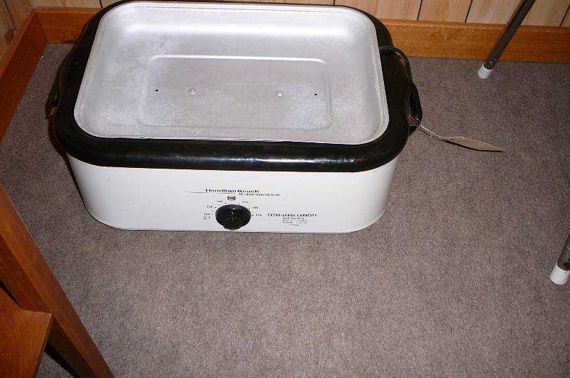 lot 169 image: Roaster oven 18 quart Hamilton beach