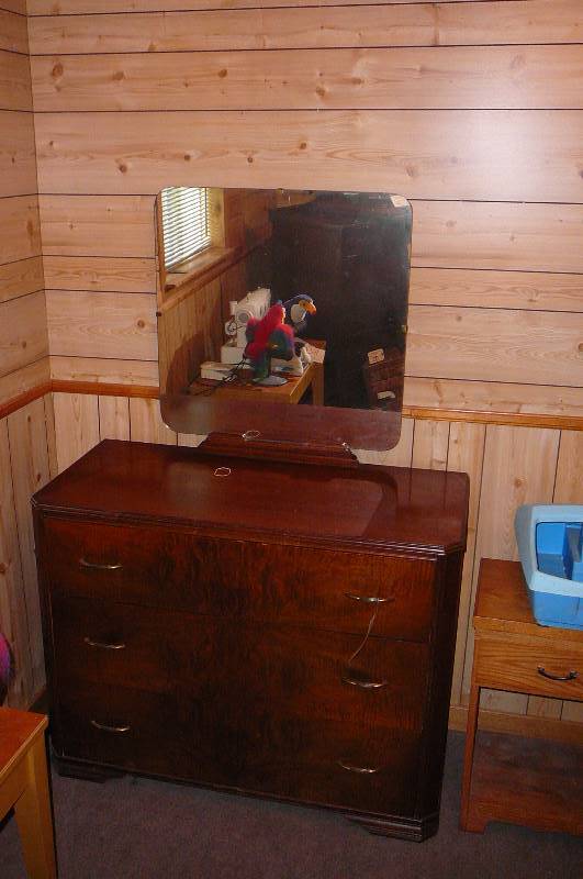 lot 176 image: Dresser with mirror 3 drawers