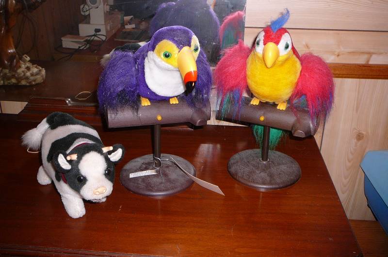 lot 178 image: Parrot, Tucan, Cow, battery operated toys