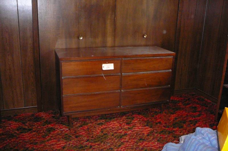 lot 184 image: Dresser 6 drawer