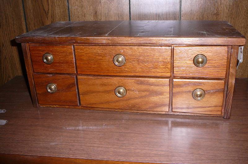 lot 195 image: Wooden cabinet with 6 Drawers