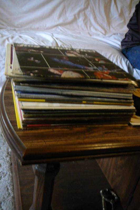 lot 201 image: Assorted Records Bee gees, Marty Robins, Statler brothers, Guy Lombard, Hank Williams, Dean Martin