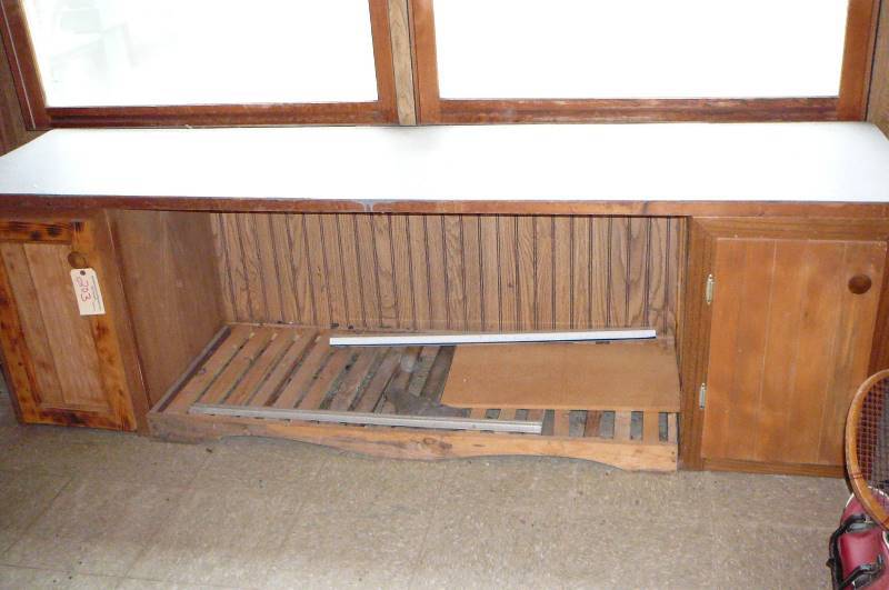 lot 203 image: Bench
