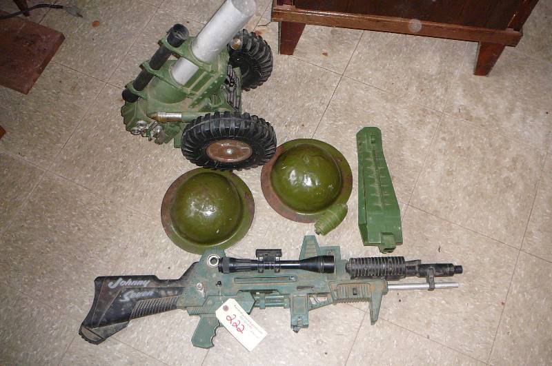 lot 222 image: Lot of Vintage Kids Military Toys