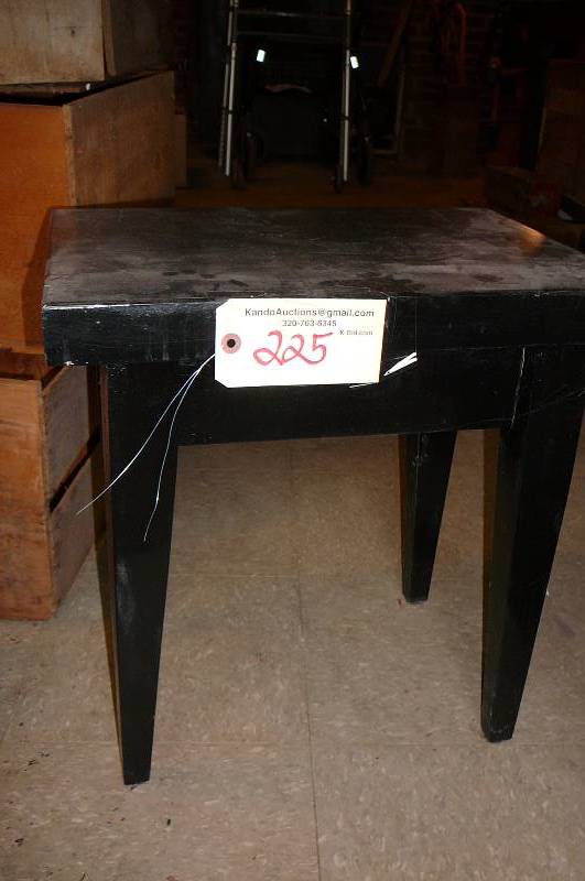 lot 225 image: Wooden Stand