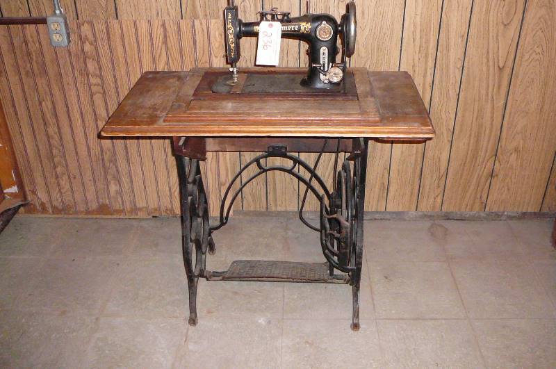 lot 236 image: Antique Sewing Machine & Cabinet