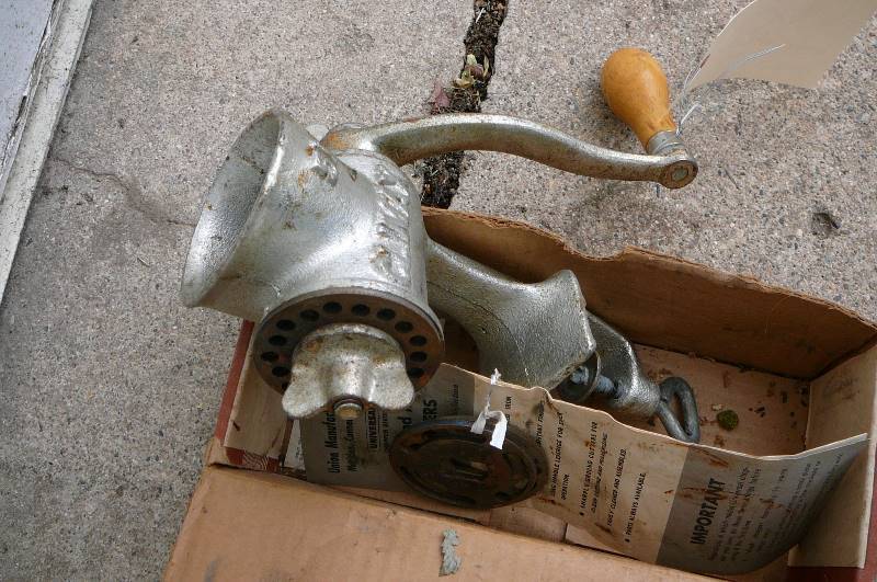lot 238 image: Universal Food Chopper #1551