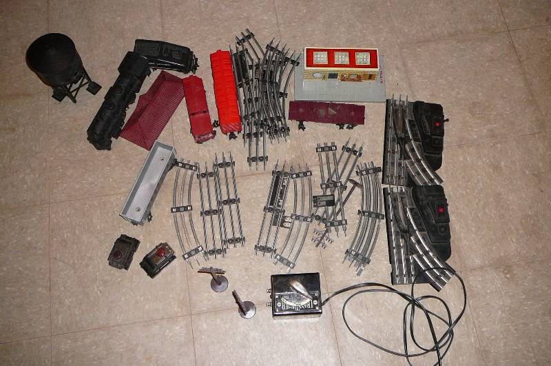 lot 253 image: Vintage Train Set