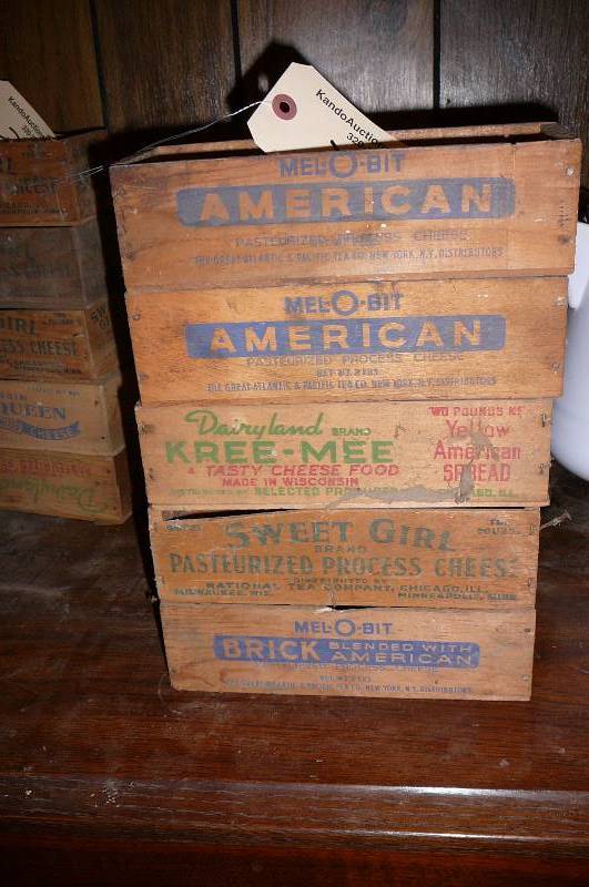 lot 267 image: Vintage Cheese Boxes