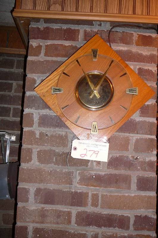lot 279 image: Clock