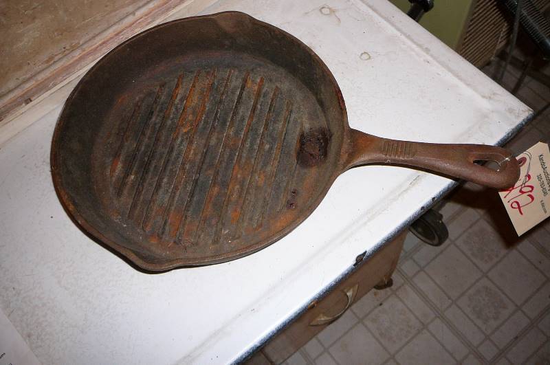 lot 292 image: Cast Iron Pan