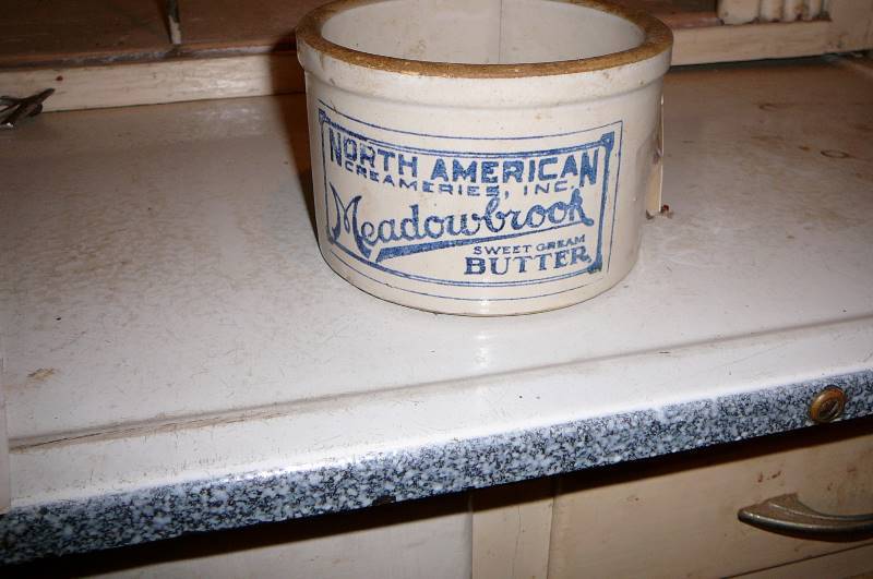 lot 295 image: Crock Meadowbrook Butter