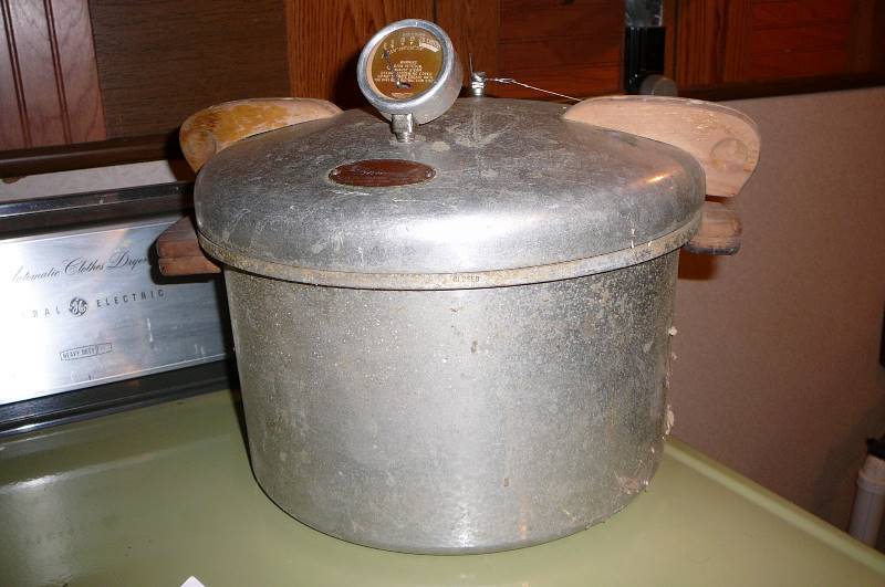 lot 294 image: Pressure Cooker