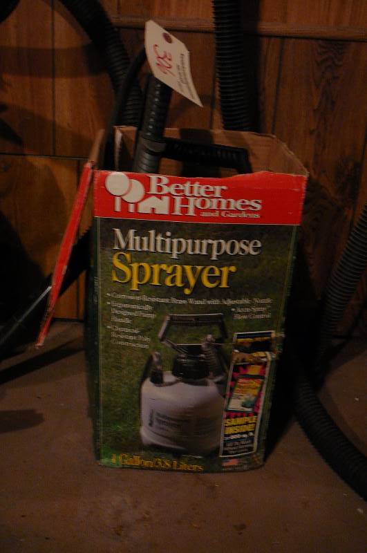 lot 306 image: Sprayer 1 gal