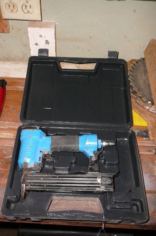 lot 315 image: Air Nail Gun