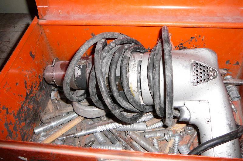 lot 326 image: Black & Decker Hammer Drill