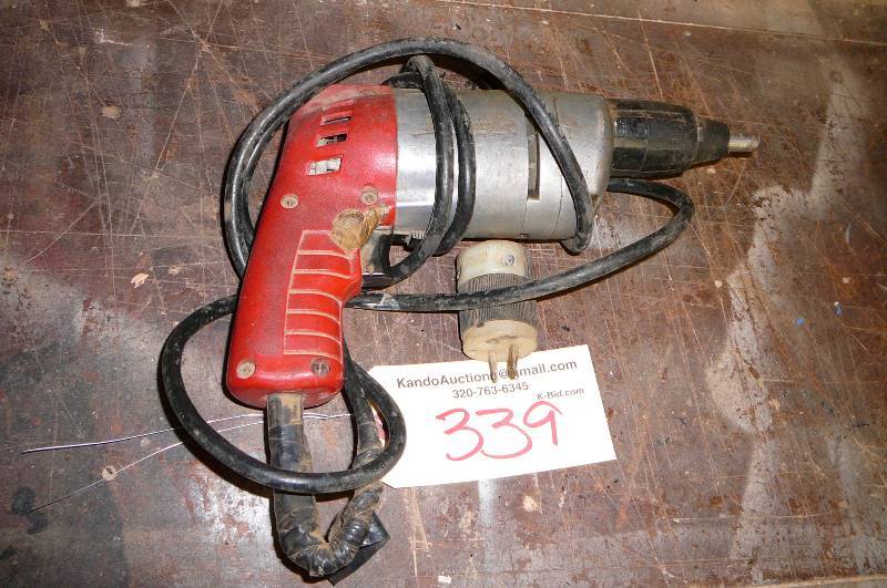 lot 339 image: Milwaukee screw shooter