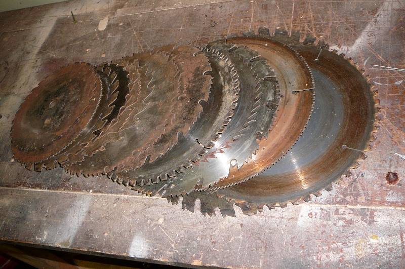 lot 345 image: lot of blades