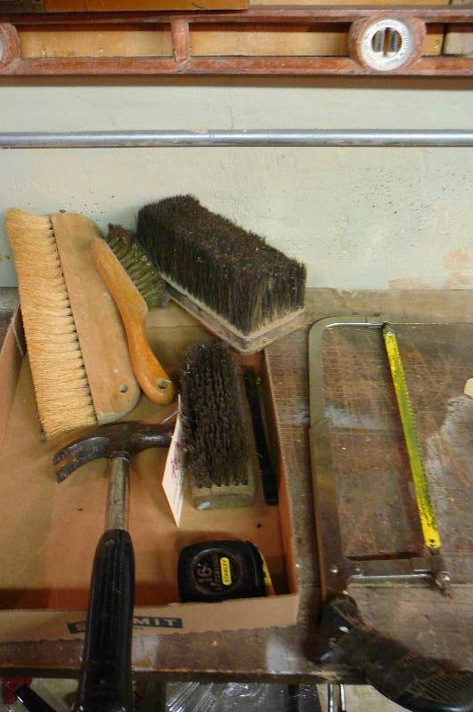 lot 364 image: lot of garage items