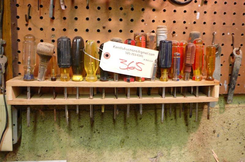 lot 365 image: lot of misc. screw drivers