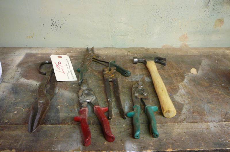 lot 367 image: lot of tools