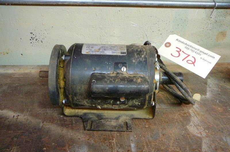 lot 372 image: Sears 12 Hp 115 volts Runs