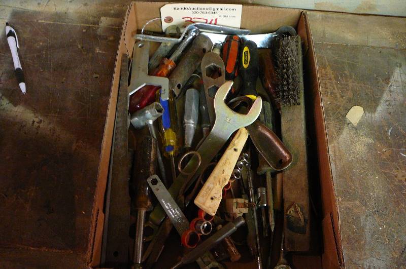 lot 374 image: lot of misc. tools