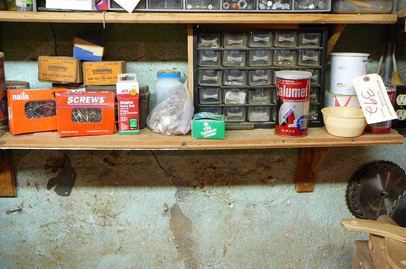 lot 392 image: Lot of misc. hardware