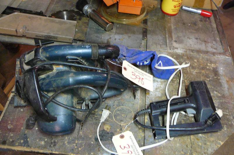 lot 398 image: lectric staple gun