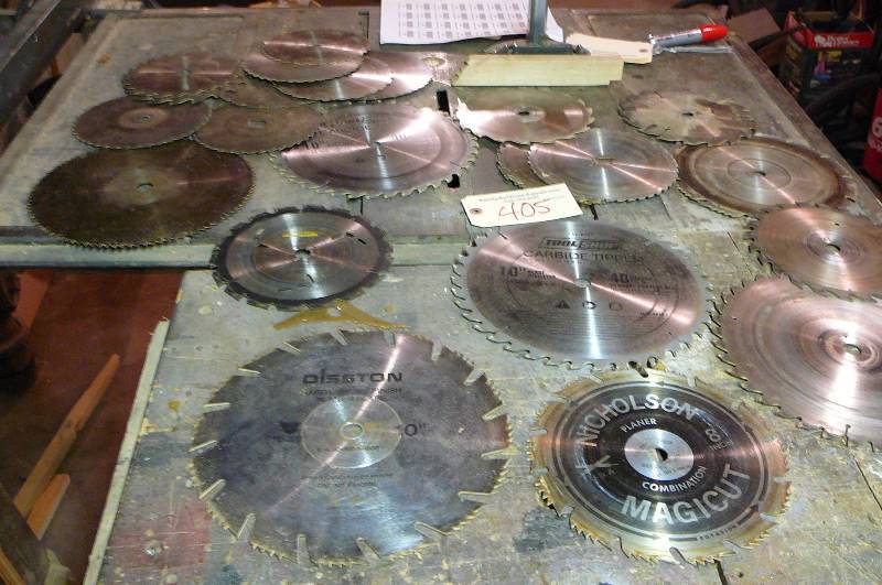 lot 405 image: Lot of Blades
