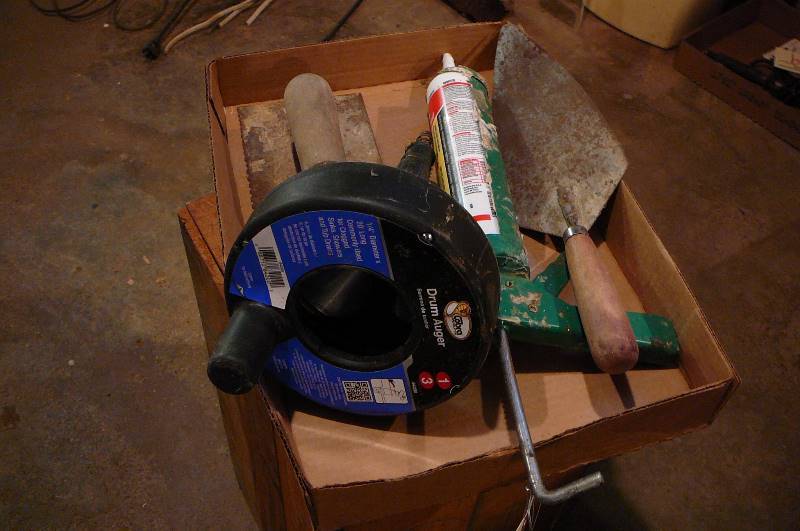 lot 410 image: lot of misc items