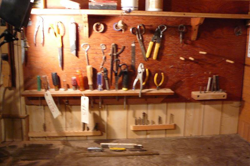 lot 413 image: lot of tools