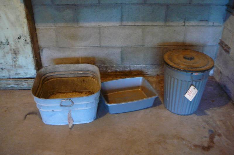 lot 418 image: laundry tub & plastic garbage can