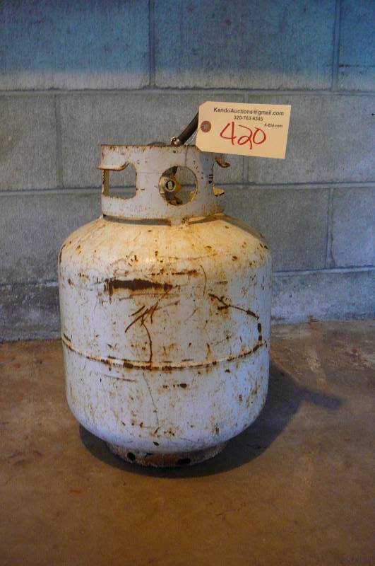 lot 420 image: 20 gal LP tank &  regulator