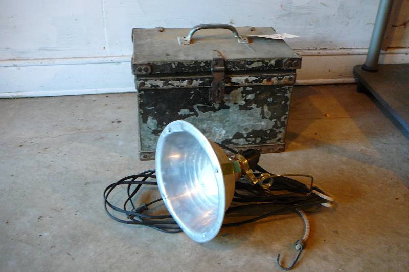 lot 428 image: tin box with lid