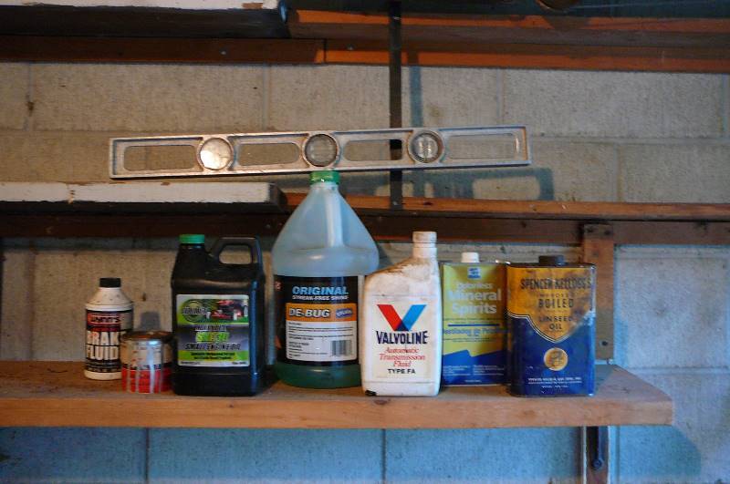 lot 429 image: garage items